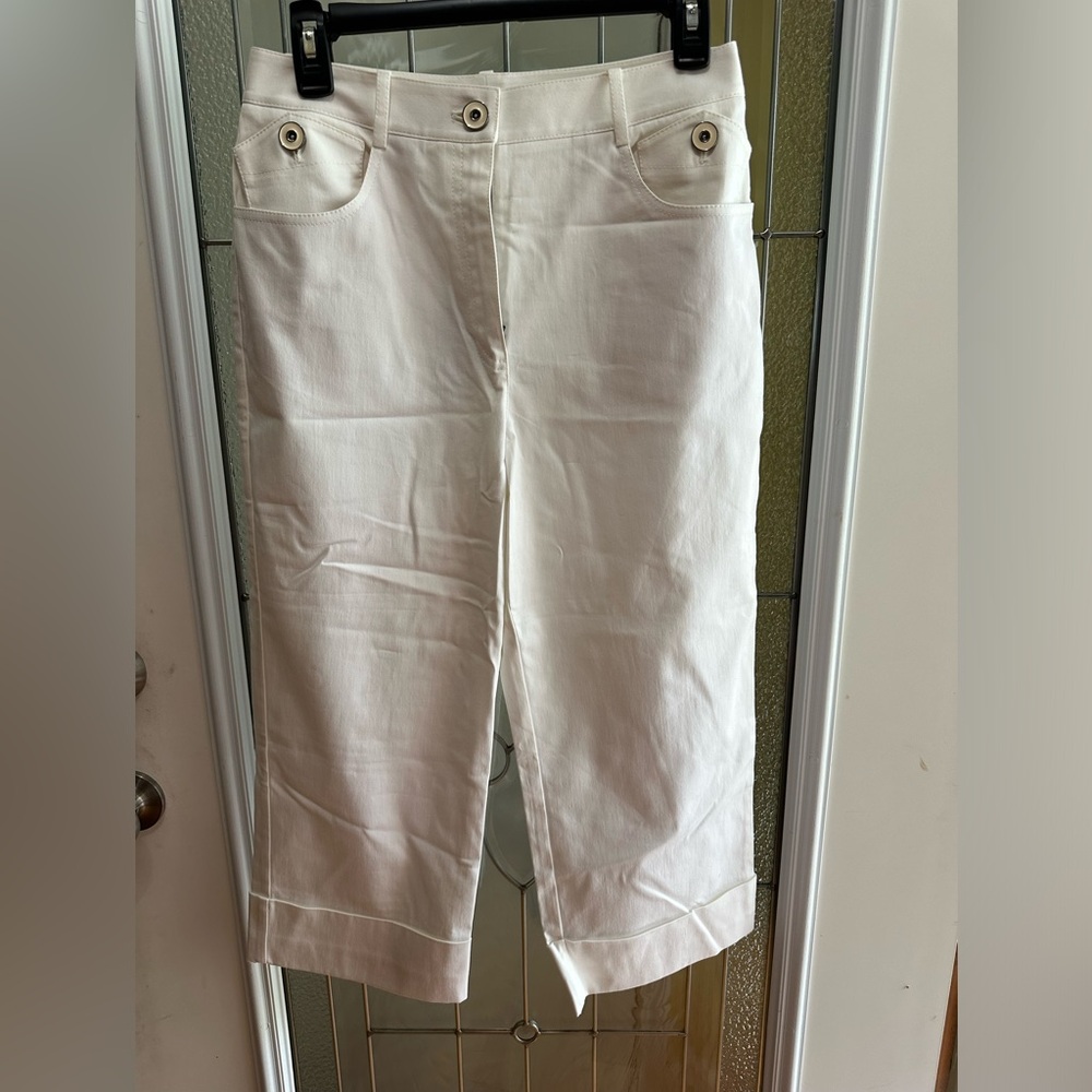St. John Sport capri pants white with cream buttons. New with tags size 6